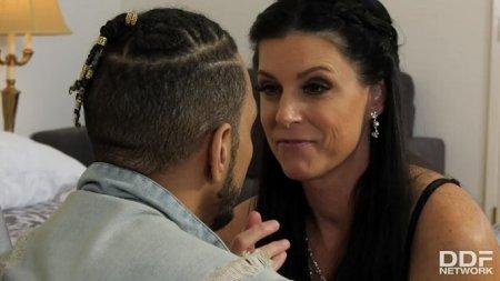 Мачеха оказалась любвеобильной женщиной