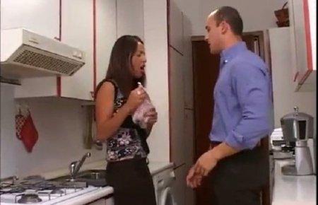 Бывшая жена проживает с мужем и постоянно подвергается насилию