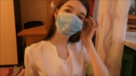 Молоденькая медсестра поверила что минет помогает от ковида