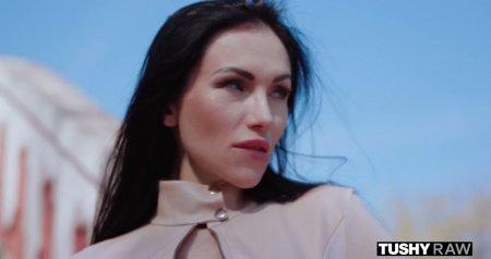 Саша Роуз у же привыкла к анальному сношению